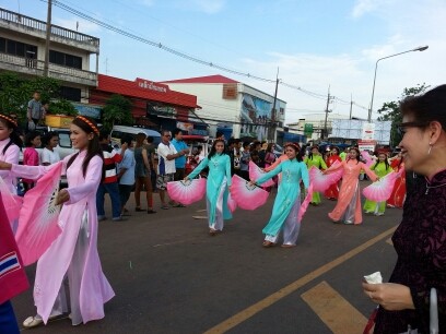 ລາຍການຟ້ອນວີ ຂອງ ຊາວ ຫວຽດນາມ ຢູ່ເມືອງ ພັງຄົນ ແຂວງ ຊາຄອນນະຄອນ ປະເທດໄທ - ảnh 7