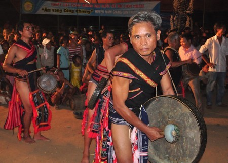 ເຄື່ອງດົນຕີພື້ນເມືອງຂອງຊາວເຜົ່າເບີ່ເຣົາ  - ảnh 2