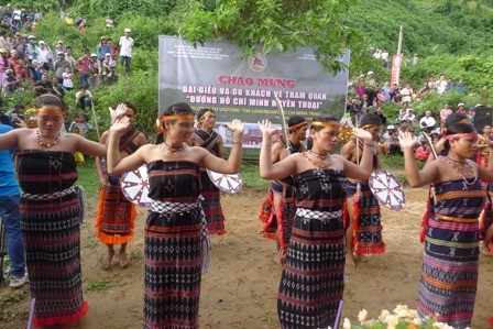 ຕຸງຕຸງຢາຢາ- ວາດຟ້ອນພື້ນເມືອງຂອງຊາວເຜົ່າເກີຕູ - ảnh 3