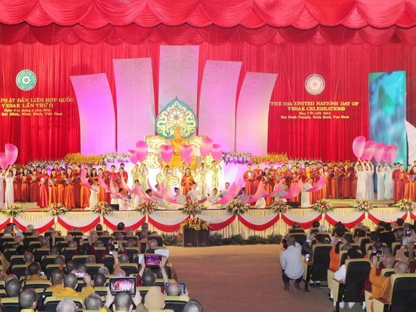 Vesak 2014 ກາລະໂອກາດຮັດແໜ້ນ ຄວາມສາມັກຄີ, ມິດຕະພາບກວ່າອີກ - ảnh 1