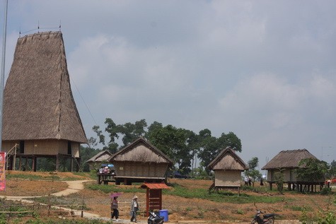 ໝູ່ບ້ານວັດທະນະທຳ ທ່ອງທ່ຽວ ບັນດາເຜົ່າຫວຽດນາມ- ສະຖານທີ່ທ່ອງທ່ຽວ ທີ່ດູດດື່ມ - ảnh 1