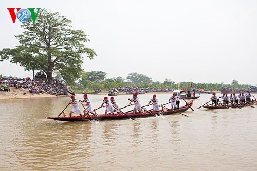 ບຸນ​ຊ່ວງ​ເຮືອ​ຢູ່​ບ້ານ​ແຮ່ງ​ເຈື້ອງ, ເມືອງຊວນ​ເຈື​່ອງ,ແຂວງ​ນາມດິ້ງ - ảnh 2