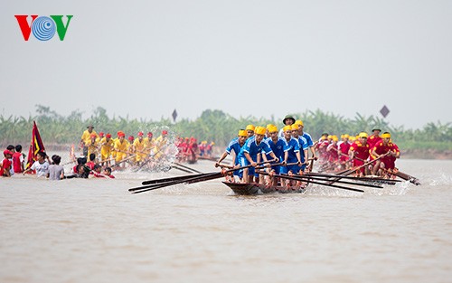 ບຸນ​ຊ່ວງ​ເຮືອ​ຢູ່​ບ້ານ​ແຮ່ງ​ເຈື້ອງ, ເມືອງຊວນ​ເຈື​່ອງ,ແຂວງ​ນາມດິ້ງ - ảnh 4