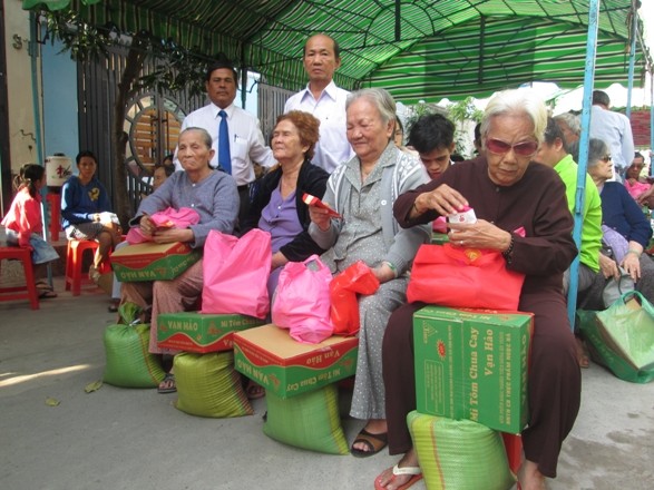 ເບິ່ງແຍງດູແລເພື່ອ ໃຫ້ທຸກຄົນ,ທຸກຄອບຄົວລ້ວນແຕ່ໄດ້ຕ້ອນຮັບບຸນປີໃຫມ່ປະຈຳຊາດຢ່າງອົບອຸ່ນ - ảnh 1