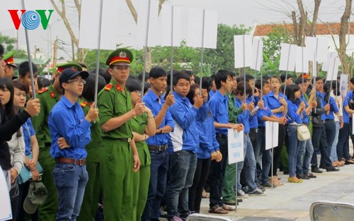 ຄະນະຊາວໜຸ່ມບັນດາທ້ອງຖິ່ນຕອບສະໜອງເດືອນຊາວໜຸ່ມ2015 - ảnh 1