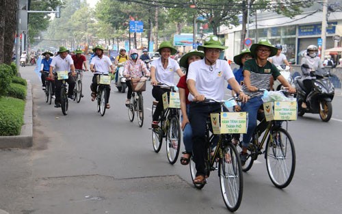 ນັກສຶກສາ4.000ຄົນເຂົ້າຮ່ວມການເດີນທາງດ້ວຍລົດຖີບ“ມຸ່ງໄປສູ່ໄຊງ່ອນ” - ảnh 1