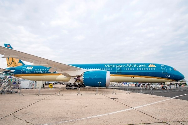 Boeing787-9Dreamliner ຂອງVietnam Airlines ສ້າງຄວາມປະທັບໃຈຢ່າງແຮງຢູ່ງານວາງສະແດງການບິນປາຣີ 2015 - ảnh 1