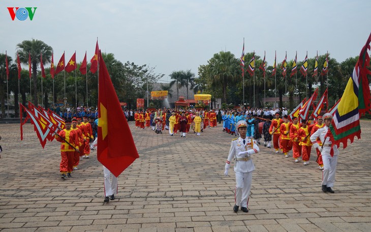 ນະຄອນໂຮ່ຈີມິນຈັດຕັ້ງພິທີຖະຫວາຍເຂົ້າຕົ້ມແຕັດບູຊາເຈົ້າຊີວິດຮຸ່ງ - ảnh 1