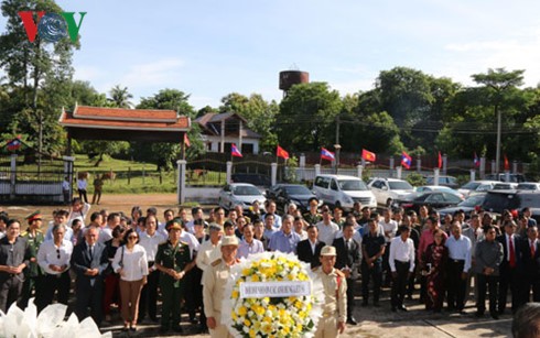 ສະແດງຄວາມຮູ້ບຸນຄຸນຕໍ່ບັນດານັກຮົບວິລະຊົນທີ່ໄດ້ເສຍສະຫຼະຊີວິດເພື່ອຊາດ - ảnh 1