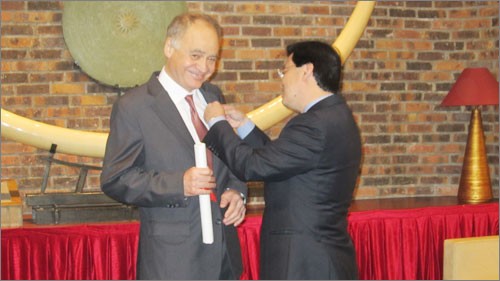 Ex-WHO-Vertreter in Vietnam erhält vietnamesischen Freundschaftsorden - ảnh 1