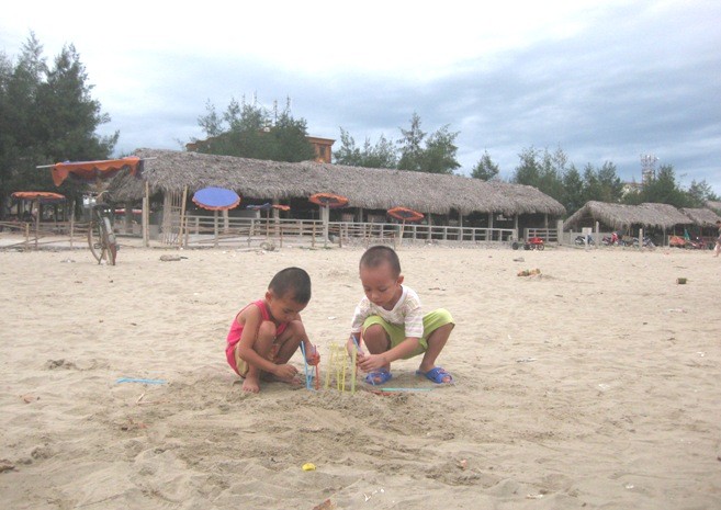 Das Alltagsleben der Fischer am Strand von Hai Hoa in der Provinz Thanh Hoa - ảnh 19