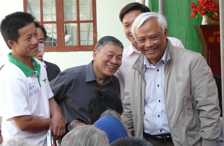 Versorgung der Menschen aus armen Verhältnissen zum Neujahrfest Tet - ảnh 1