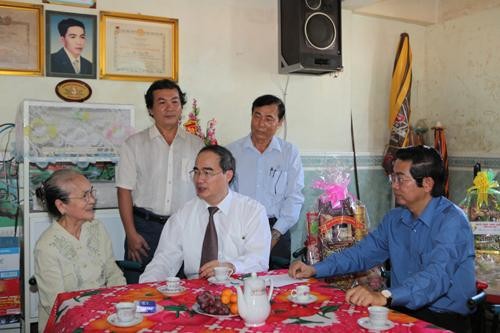 Priorität für Menschen mit großen Verdiensten - ảnh 1