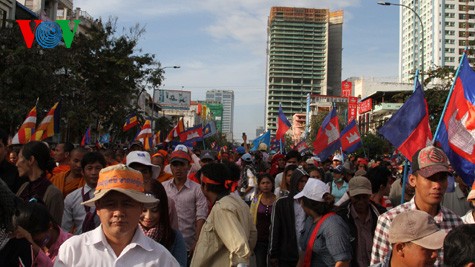 Größte Demonstration in Kambodscha seit den Wahlen - ảnh 1