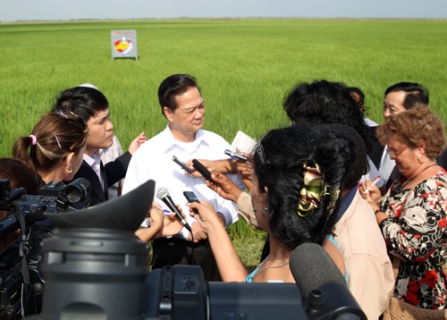 Kubas Medien berichten über Gespräch zwischen Premierminister Dung und Alt-Staatschef Fidel Castro - ảnh 1