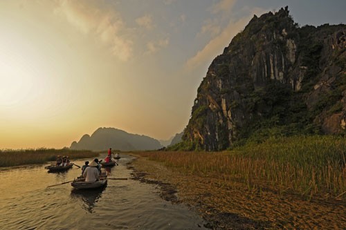 Genuss der unberührten Landschaft im Naturreservat Van Long - ảnh 1