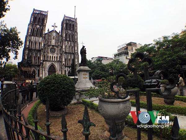 Die Christen in Hanoi bereiten sich auf Weihnachten vor - ảnh 1