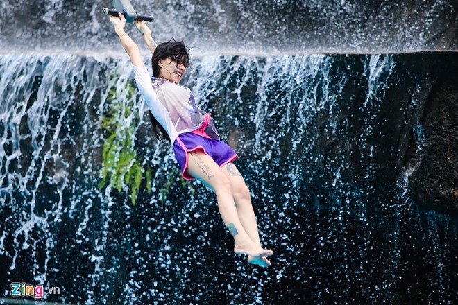 38 Grad Celsius – Saigoner stürmen in die Wasserparks - ảnh 5