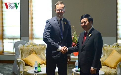 Bilaterale Treffen des Vize-Premierministers Pham Binh Minh im Rahmen der ASEM-Konferenz - ảnh 1