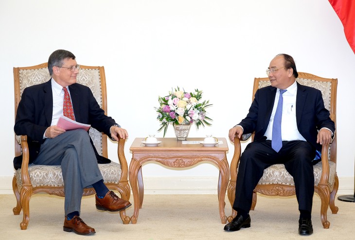 Premierminister Nguyen Xuan Phuc empfängt Harvard Professoren  - ảnh 1