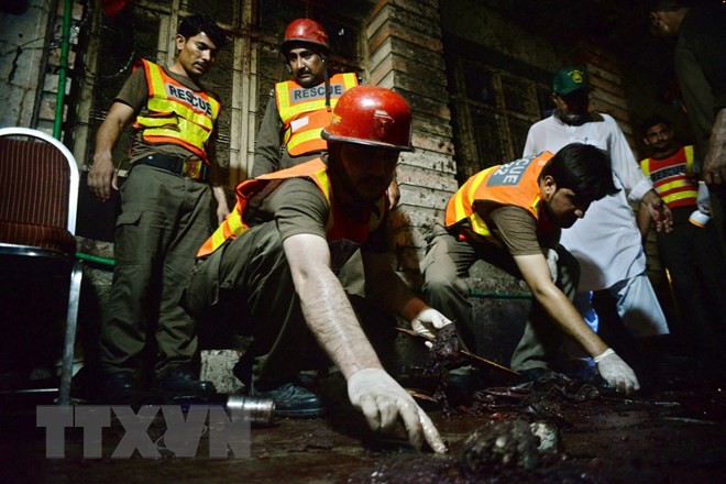 Mindestens 13 Tote bei einem Selbstmordanschlag in Pakistan - ảnh 1