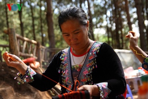 Moc Chau bewahrt Brokat-Weberei - ảnh 1