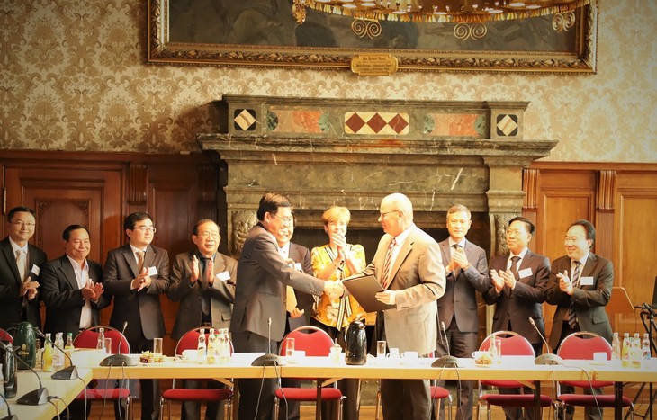 Verstärkung der Zusammenarbeit zwischen der Provinz Long An und der deutschen Stadt Leipzig - ảnh 1