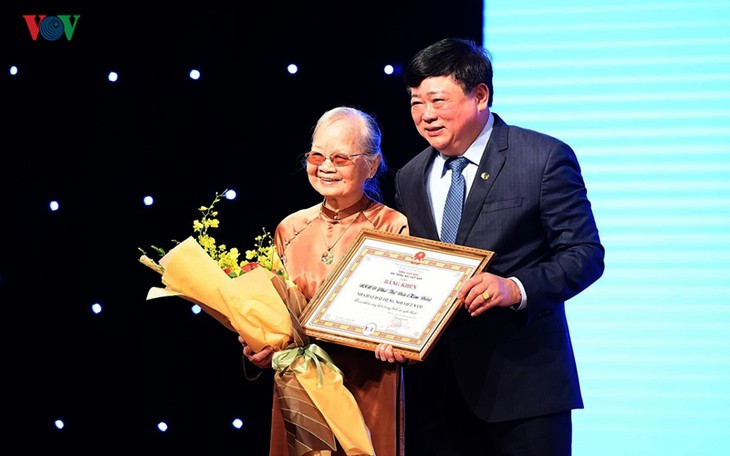 Die Künstler hinter der Welle der Stimme Vietnams - ảnh 1