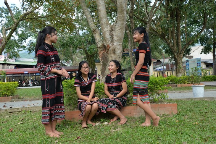 Bewahrung und Förderung der traditionellen Zeng-Weberei im Kreis A Luoi - ảnh 2