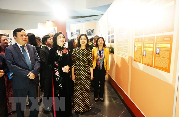 Ausstellung „Hanoi, Vertrauen und Ambition zum Aufstieg“ - ảnh 1