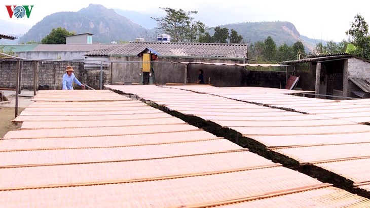 Das Dorf für Herstellung von Glasnudeln Binh Lu – Effektives Handwerkerdorf im Nordwesten - ảnh 1