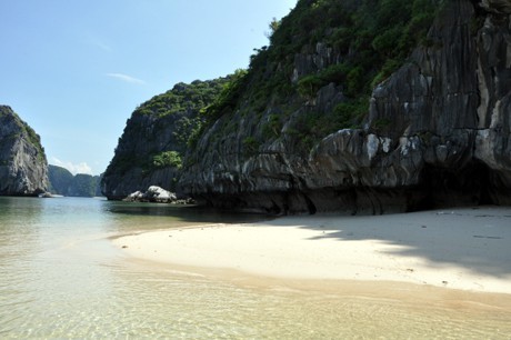 Abenteuer in Halong-Bucht - ảnh 2