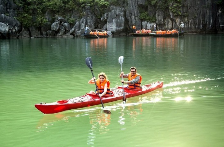 Abenteuer in Halong-Bucht - ảnh 9