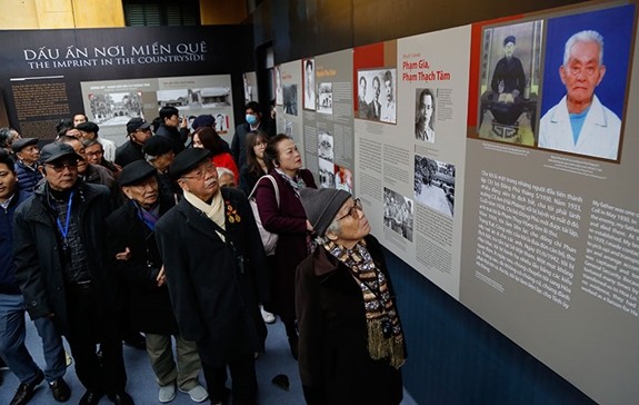 Ausstellung zum Parteitag - ảnh 1