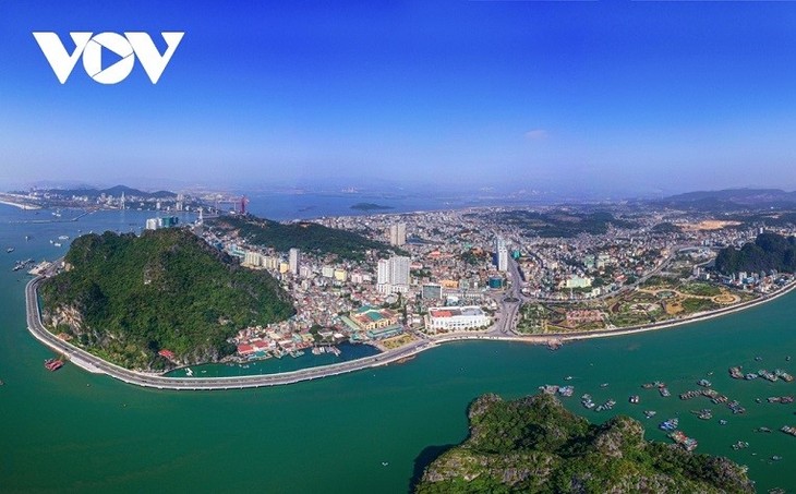 Die Provinz Quang Ninh bevorzugt geschlossenen Tourismus zur sicheren Covid-19-Bekämpfung - ảnh 1