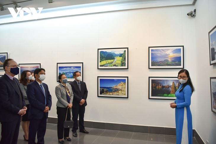 Eröffnung der Fotoausstellung „Welterbe in Vietnam und in Russland“ - ảnh 1