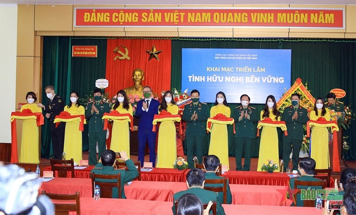 Ausstellung über die Freundschaft zwischen Vietnam und der Sowjetunion  - ảnh 1