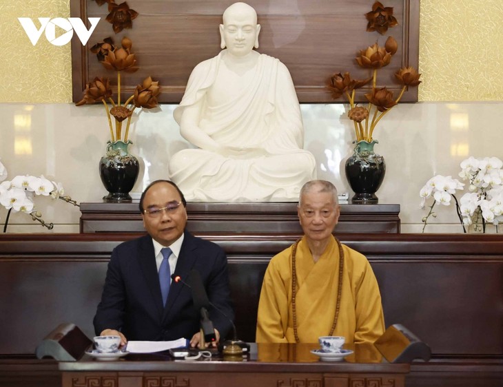 Staatspräsident Nguyen Xuan Phuc gratuliert zum Vesak-Tag in Ho-Chi-Minh-Stadt - ảnh 1