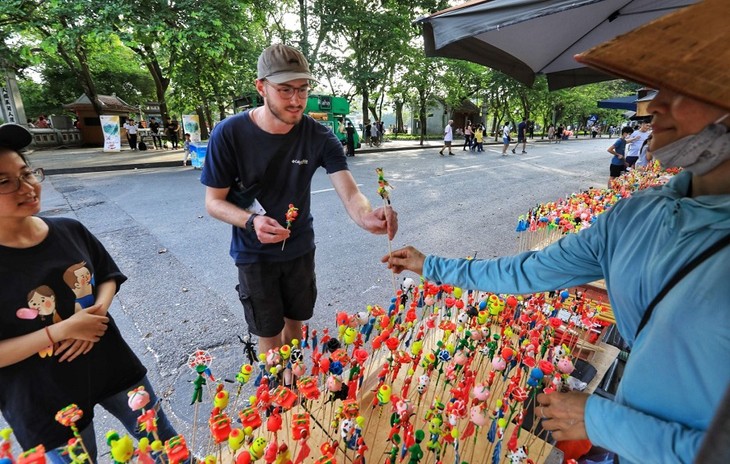 Die Zahl der internationalen Touristen nach Vietnam nimmt stark zu - ảnh 1