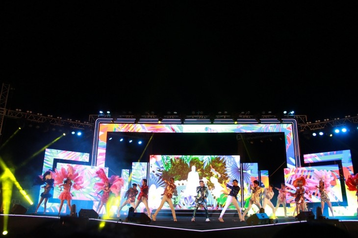 Eröffnung des Tourismus-Festivals in der Küstenstadt Nha Trang - ảnh 1