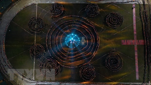 2022 Menschen beteiligen sich am großen Xoe-Tanz - ảnh 1