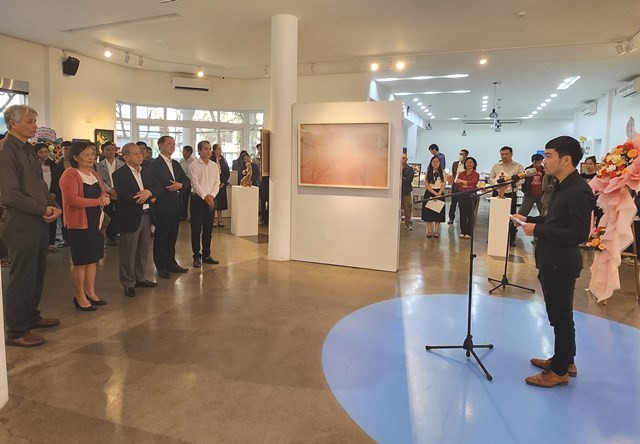 Ausstellung von 43 Werken der Kunststudenten - ảnh 1