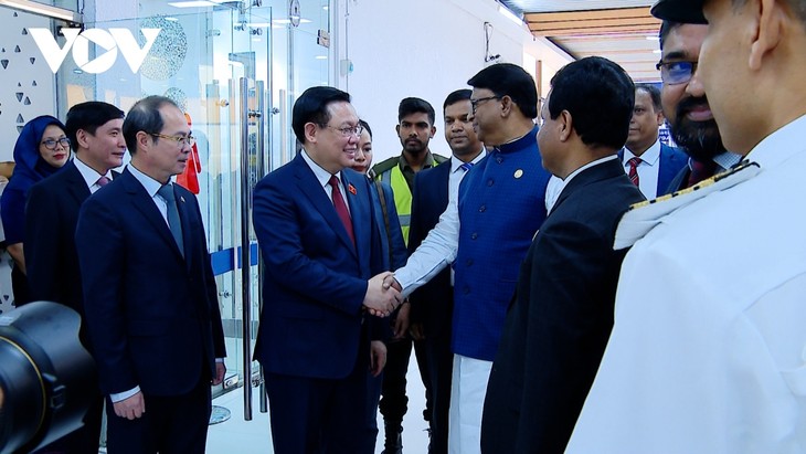 Parlamentspräsident ist in Dhaka in Bangladesch eingetroffen - ảnh 1