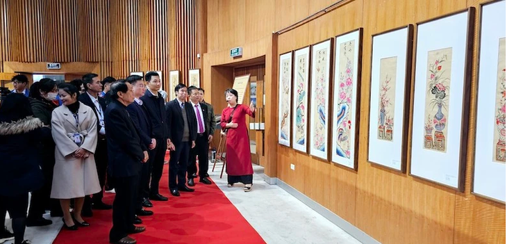 Ausstellung „Frühlingsfarbe durch Sammlung der Volksbilder“ - ảnh 1