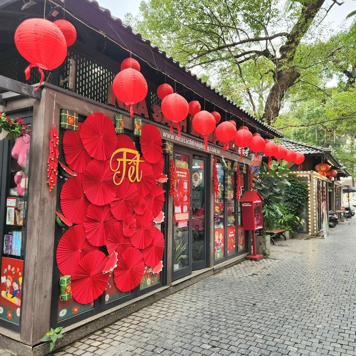 Eröffnung der Bücherstraße zum Jahr des Drachen in Hanoi - ảnh 1