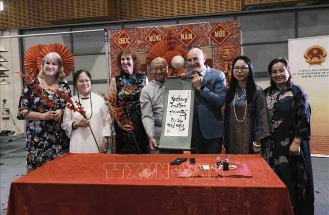 Vorstellung des Neujahrsfestes Tet der Vietnamesen in der Welt - ảnh 1