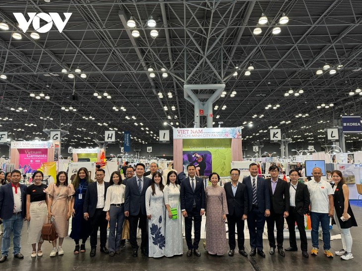 Vietnamesische Unternehmen werben für Produkte bei TexWorld in New York - ảnh 1