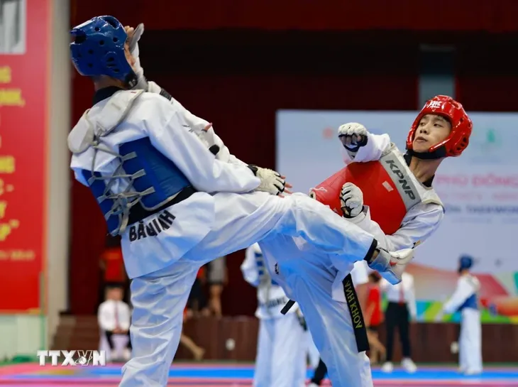 Mehr als 1100 Sportlerinnen und Sportler nehmen an der Nationalen Jugend-Taekwondo-Meisterschaft teil - ảnh 1