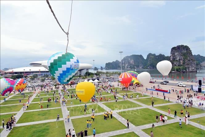 Quang Ninh veranstaltet das erste Heißluftballon-Festival 2024 - ảnh 1