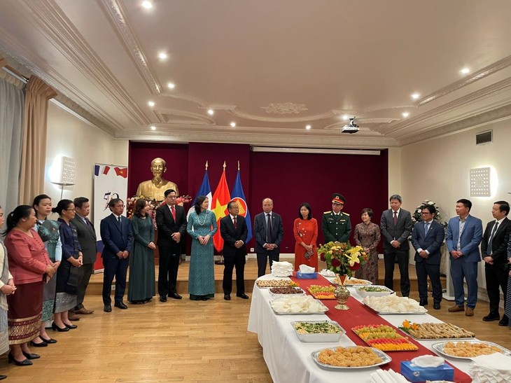 Gedenksfeier zum 55. Todestag von Präsident Ho Chi Minh in Frankreich - ảnh 1